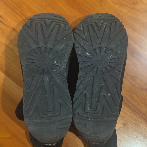 UGG Women's Classic Black Boots - Picture 5 of 5